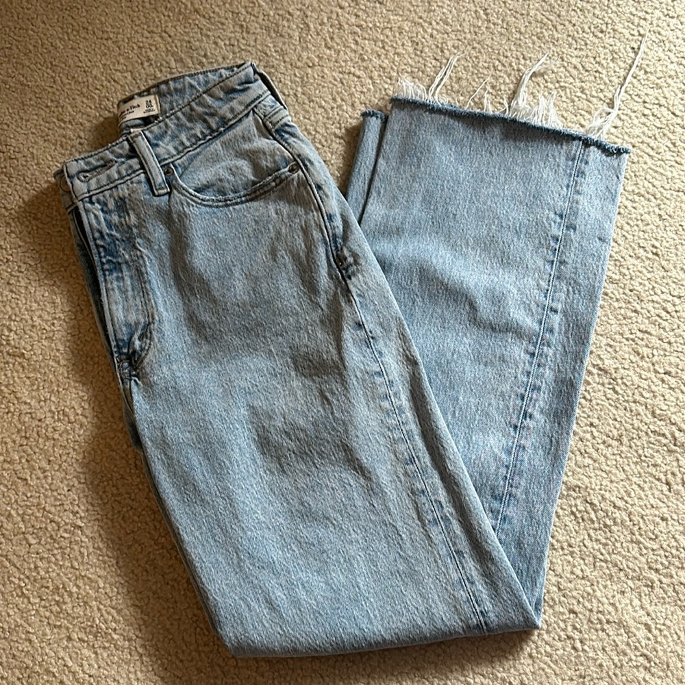 Abercrombie and Fitch High Rise 90’s Relaxed Jean